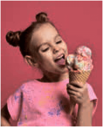 dondurma yiyen çocuk