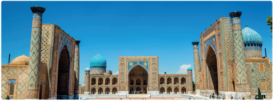 Üç büyük medresenin bulunduğu Registan Meydanı, Özbekistan