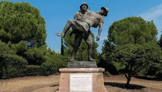 Mehmetçiğe Derin Saygı Anıtı Mehmetçiğe Derin Saygı Anıtı